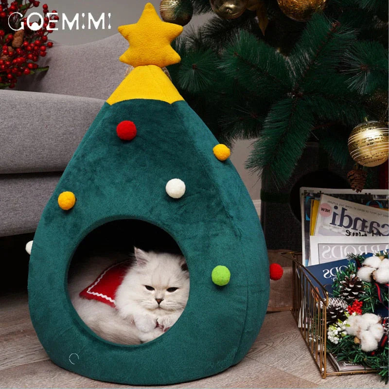 クリスマスツリーの形をした猫用ベッド
