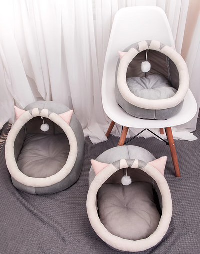 心地よい猫用ベッド - 耳にフィットするプレイボール付きソフトイグルー