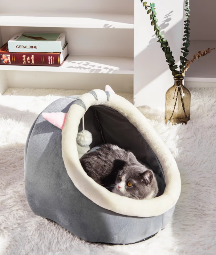 心地よい猫用ベッド - 耳にフィットするプレイボール付きソフトイグルー