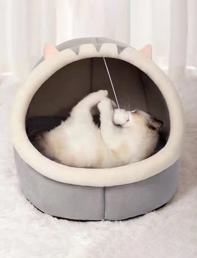 心地よい猫用ベッド - 耳にフィットするプレイボール付きソフトイグルー