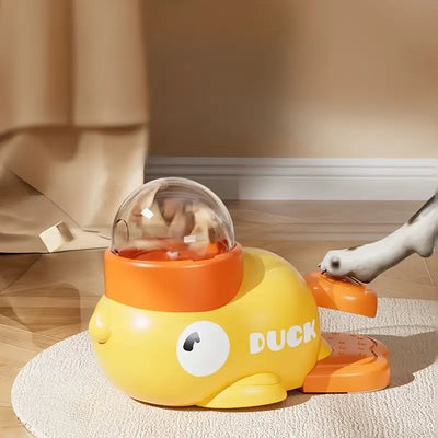 猫のためのインタラクティブなゲームと給餌器